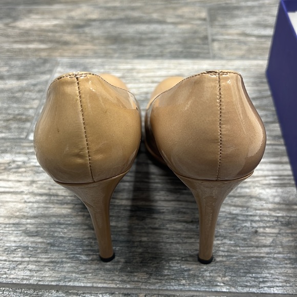 Beige round toe Stuart Weitzman heel in a size 38 (us8) - Picture 3 of 6